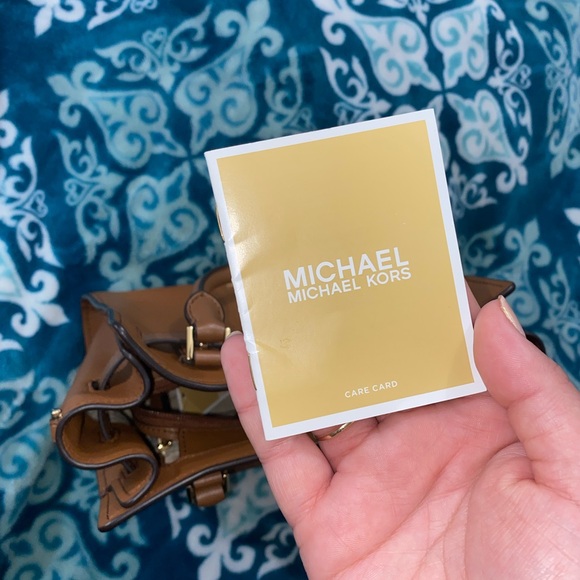 Michael Kors Hamilton Handbag. - Picture 4 of 8